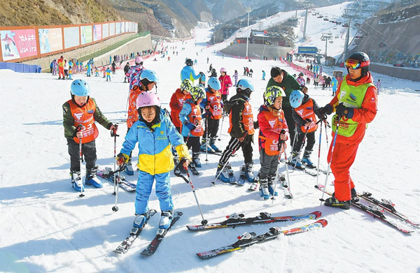 冰雪旅游花式出新 各地解锁冬日新玩法