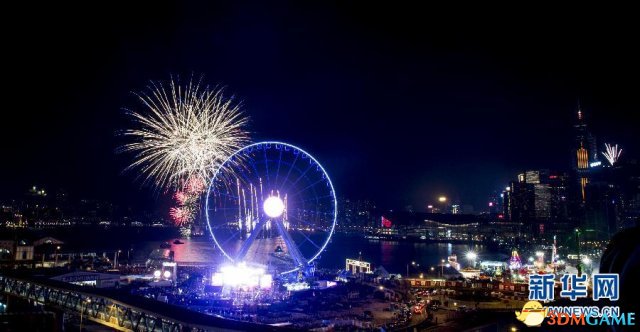 各地跨年烟花秀 点亮新年夜空